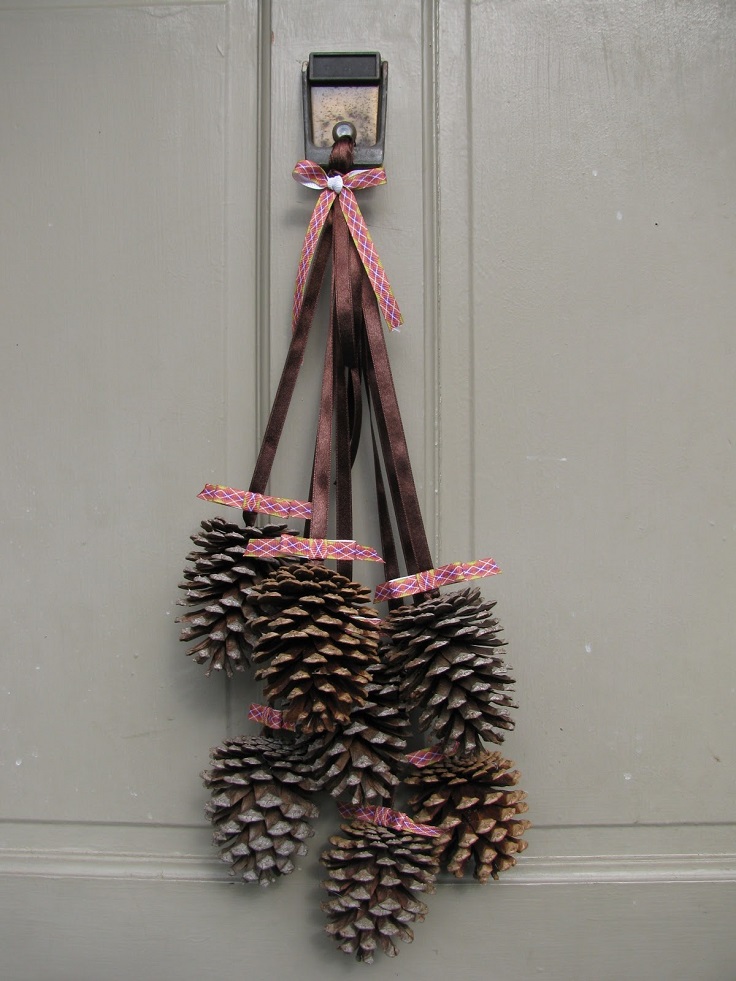 Natale: come addobbare casa con le pigne
