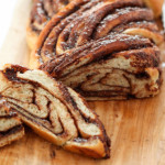 Giocando in Cucina: Base di Pizza e Nutella Per una Torta a Fiore
