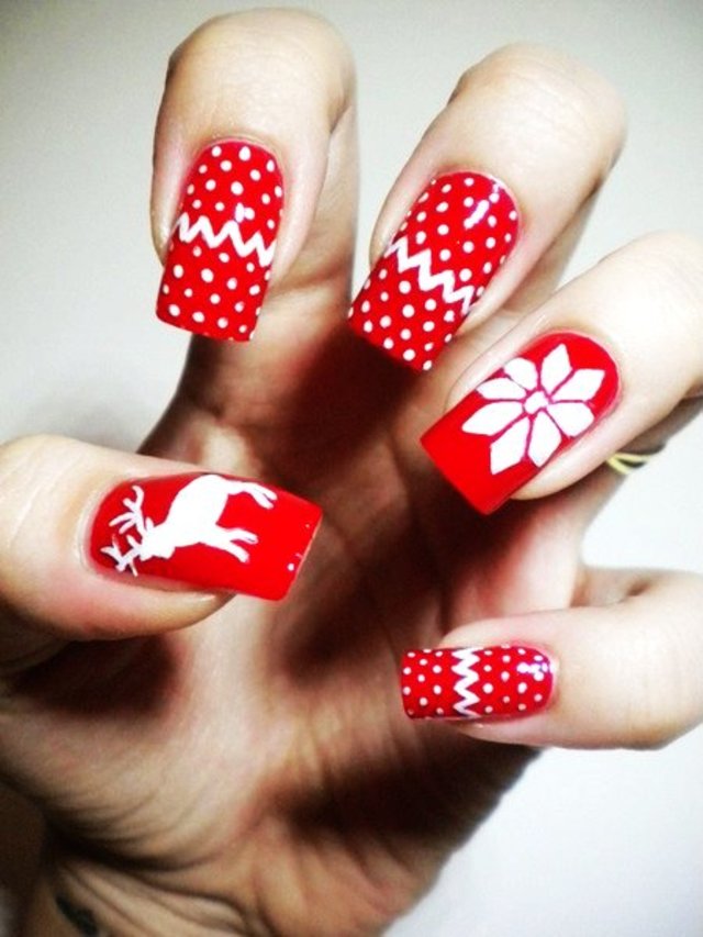 Nail Art Natalizie: Tante Idee per Rendere Uniche le tue Unghie