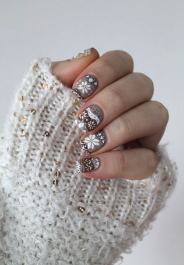 Nail Art Natalizie: Tante Idee per Rendere Uniche le tue Unghie