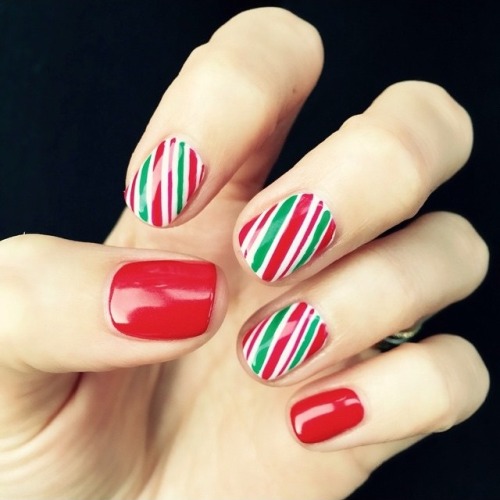 Nail Art Natalizie: Tante Idee per Rendere Uniche le tue Unghie