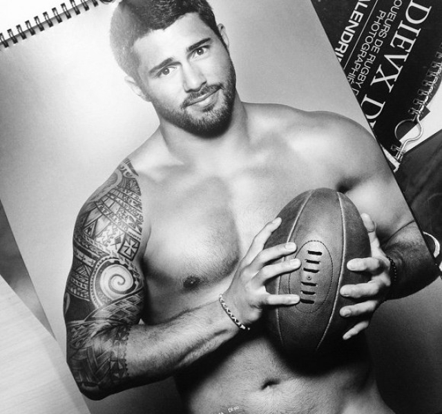 Gli Sportivi Francesi messi a Nudo: il Calendario "Dieux du Stade"
