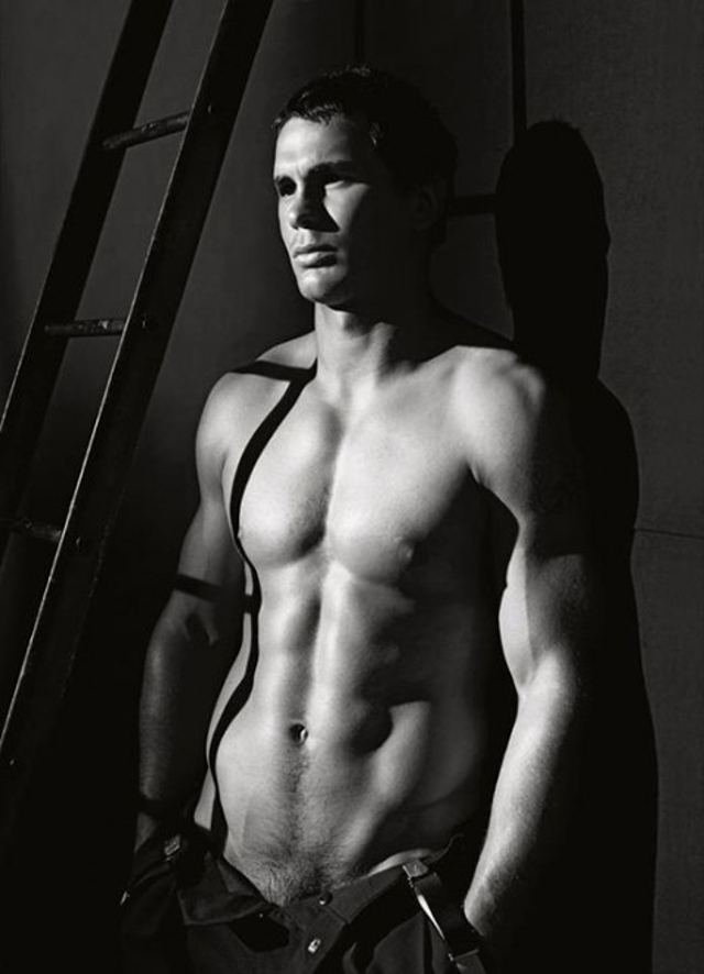Gli Sportivi Francesi messi a Nudo: il Calendario "Dieux du Stade"