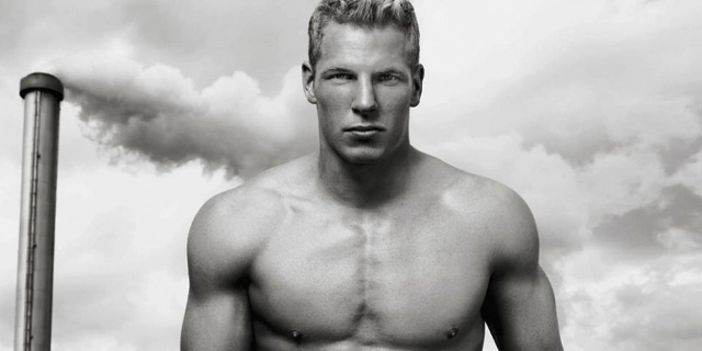 Gli Sportivi Francesi messi a Nudo: il Calendario "Dieux du Stade"