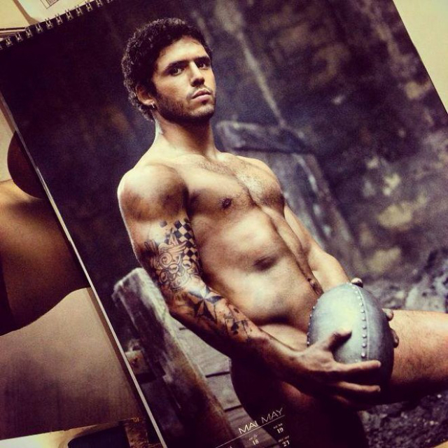 Gli Sportivi Francesi messi a Nudo: il Calendario "Dieux du Stade"