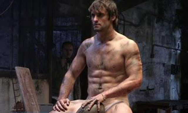 Gli Sportivi Francesi messi a Nudo: il Calendario "Dieux du Stade"