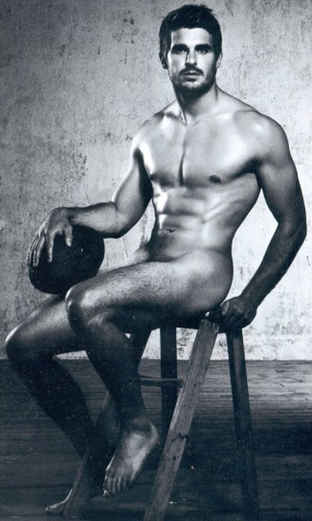 Gli Sportivi Francesi messi a Nudo: il Calendario "Dieux du Stade"