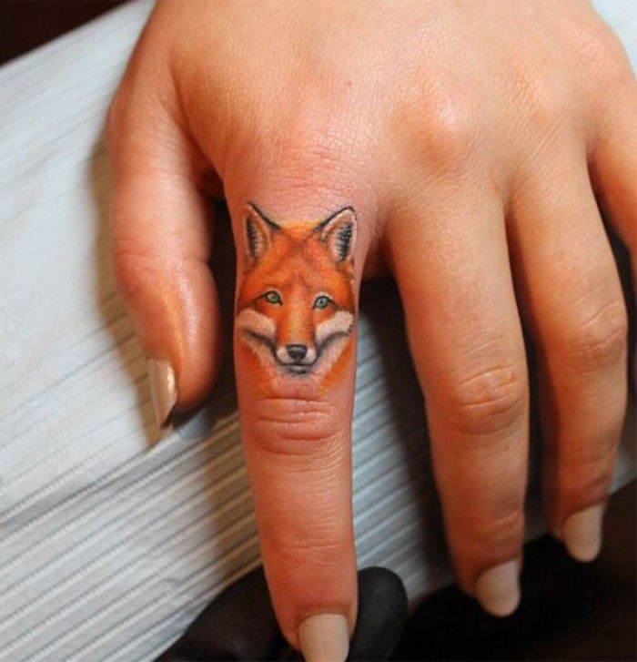 Tatuaggi sulle dita della mano: 25 idee da cui prendere ispirazione