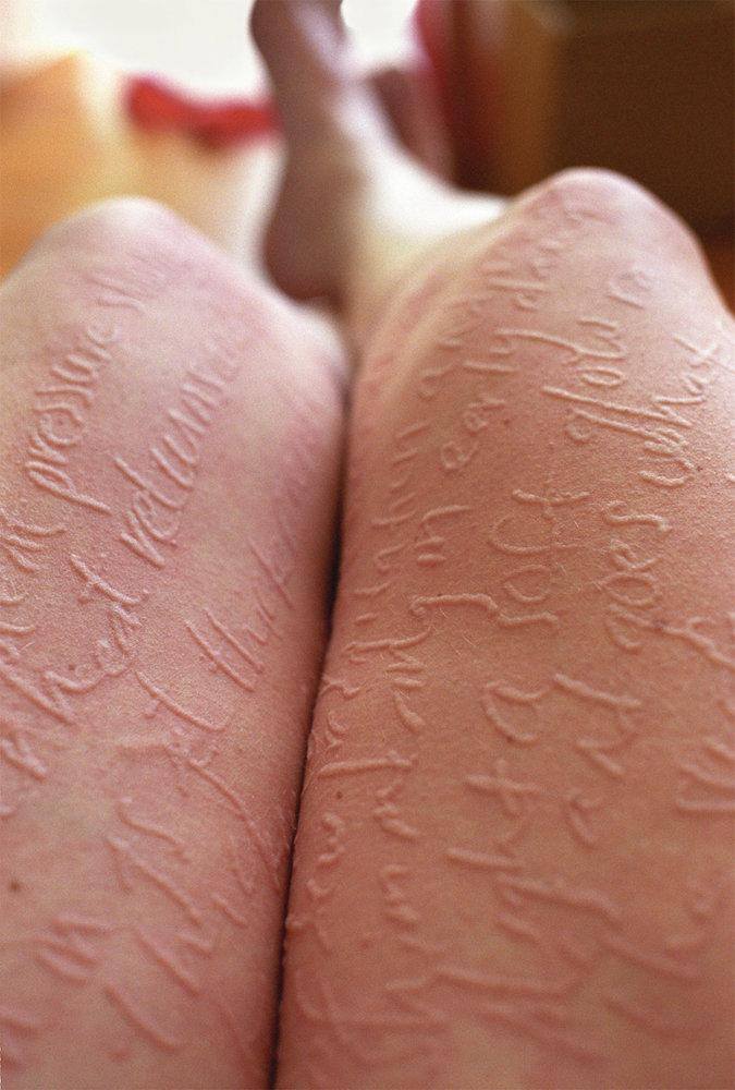 Tatuaggi con Inchiostro Bianco: la Nuova Tendenza per un Look Sensuale!