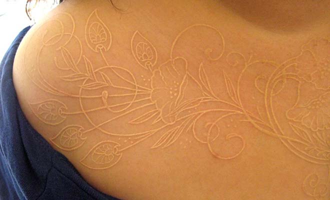 Tatuaggi con Inchiostro Bianco: la Nuova Tendenza per un Look Sensuale!