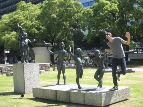 Le Foto Più Assurde e Divertenti di Persone in Posa con le Statue
