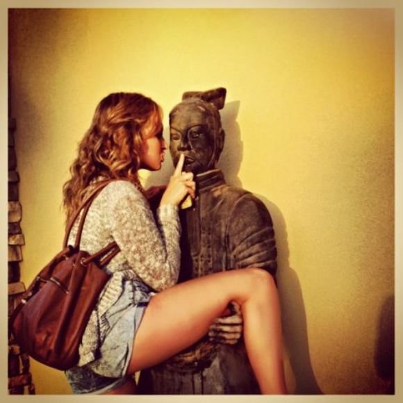 Le Foto Più Assurde e Divertenti di Persone in Posa con le Statue