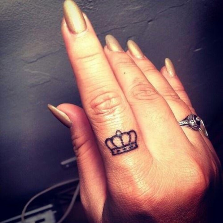 Tatuaggi sulle dita della mano: 25 idee da cui prendere ispirazione