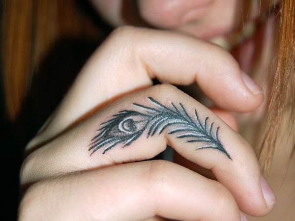Tatuaggi sulle dita della mano: 25 idee da cui prendere ispirazione