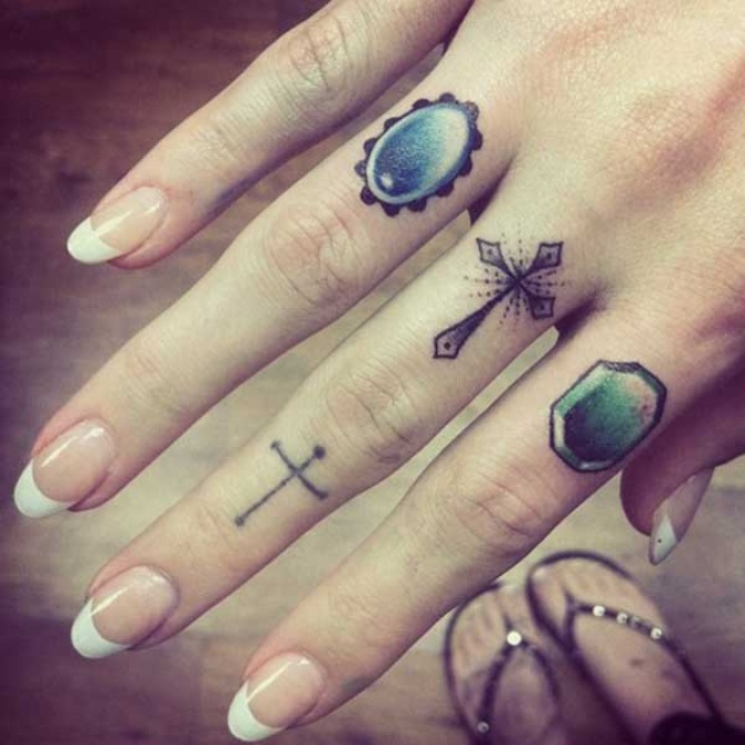 Tatuaggi sulle dita della mano: 25 idee da cui prendere ispirazione