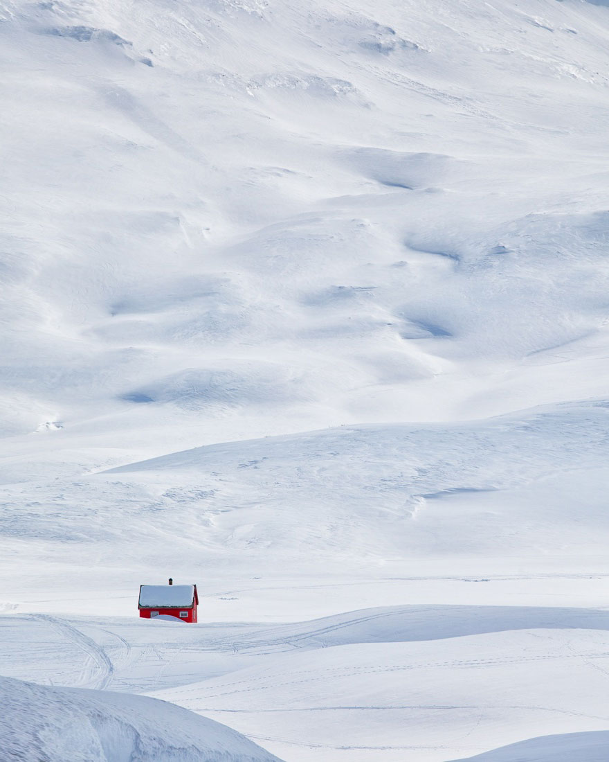 20 Suggestive Case Immerse nei Maestosi Paesaggi Invernali