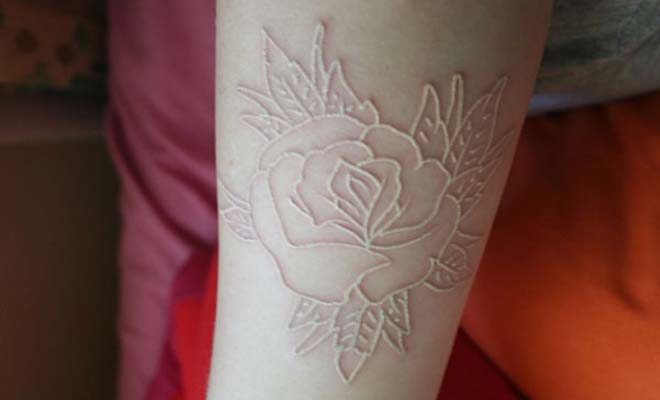 Tatuaggi con Inchiostro Bianco: la Nuova Tendenza per un Look Sensuale!