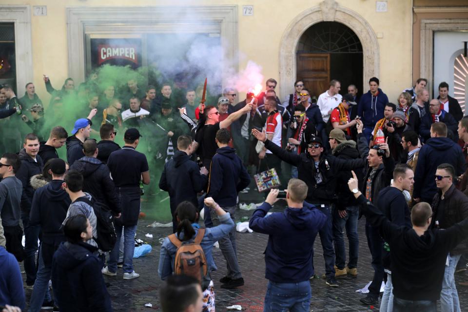Piazza di Spagna Distrutta dai Tifosi Olandesi
