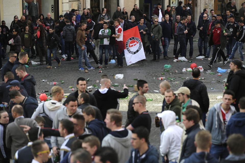 Piazza di Spagna Distrutta dai Tifosi Olandesi