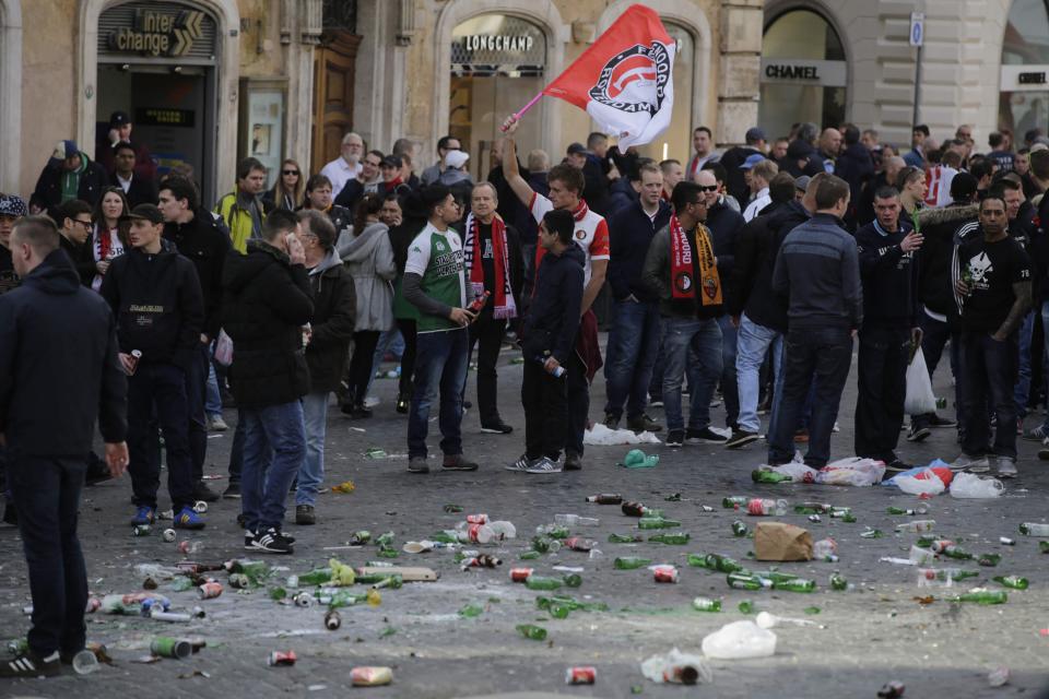 Piazza di Spagna Distrutta dai Tifosi Olandesi