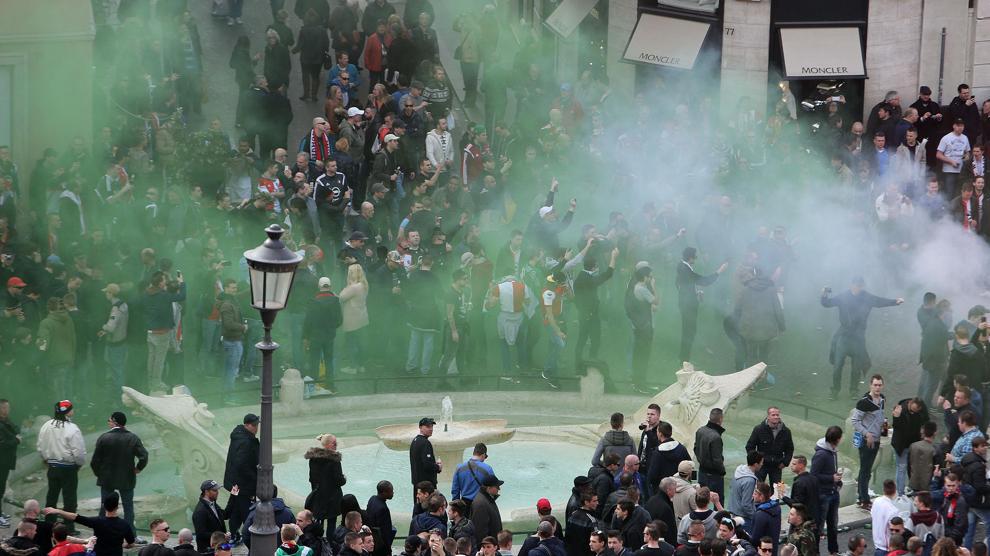Piazza di Spagna Distrutta dai Tifosi Olandesi