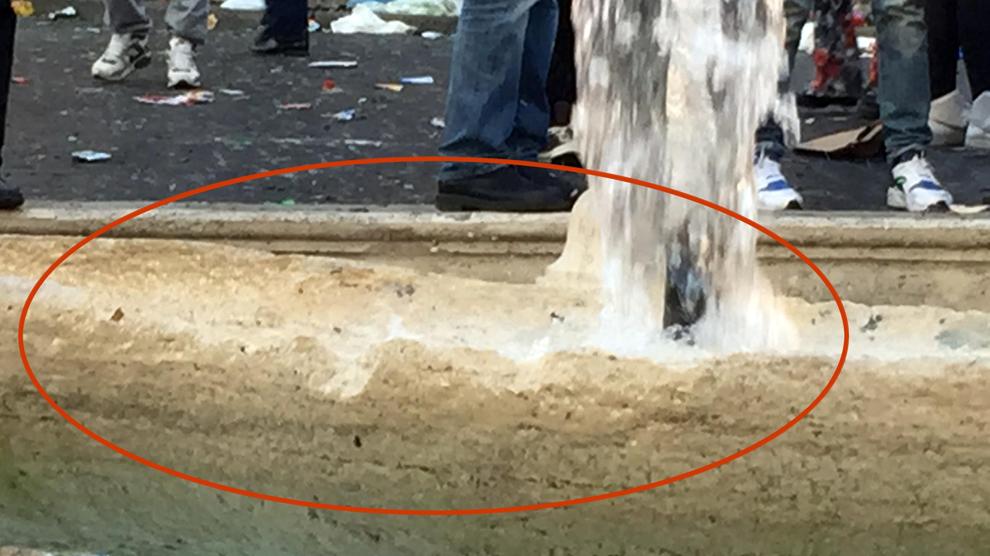 Piazza di Spagna Distrutta dai Tifosi Olandesi