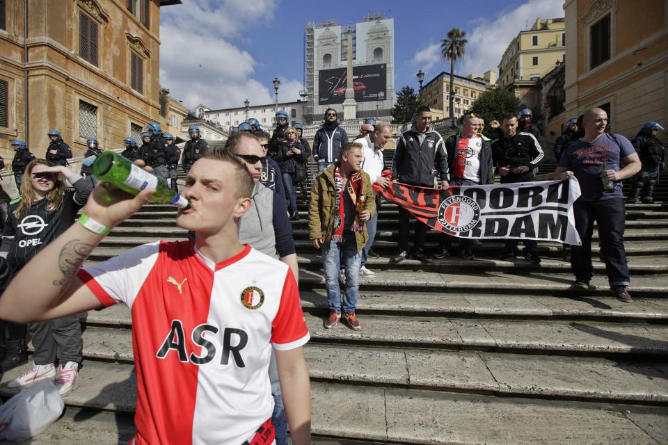 Piazza di Spagna Distrutta dai Tifosi Olandesi