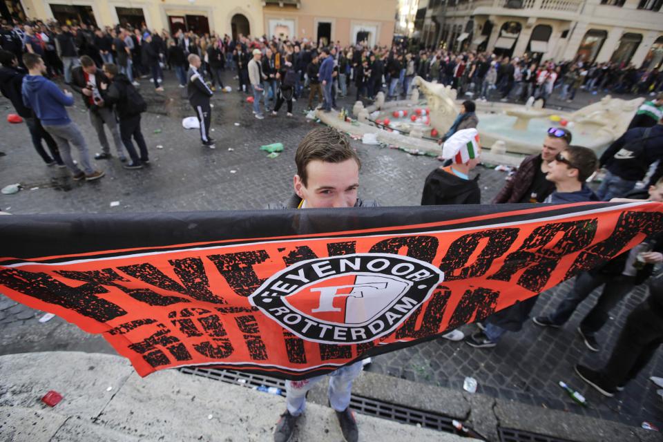 Piazza di Spagna Distrutta dai Tifosi Olandesi