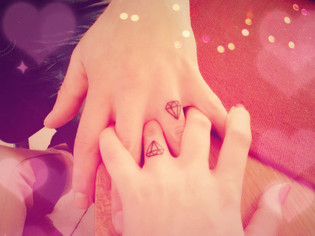 Le Più Belle Idee per Tatuaggi di Coppia da Fare con il Tuo Partner