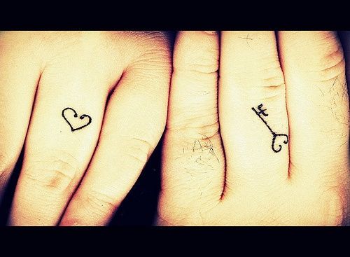 Le Più Belle Idee per Tatuaggi di Coppia da Fare con il Tuo Partner
