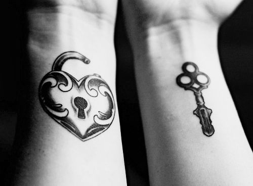 Le Più Belle Idee per Tatuaggi di Coppia da Fare con il Tuo Partner