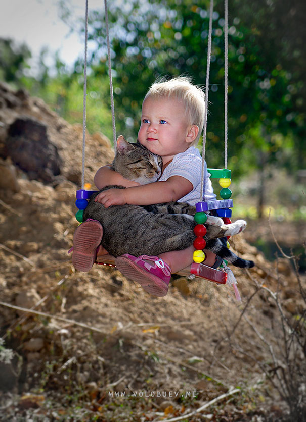 Fotografie che ti Dimostrano l'Importanza di Avere un Gatto per i Bambini