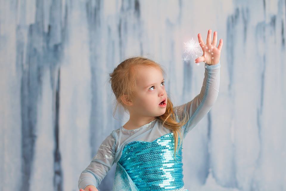 Come una Principessa Disney per Superare le Diversità: le Magiche Foto di una Bimba Speciale