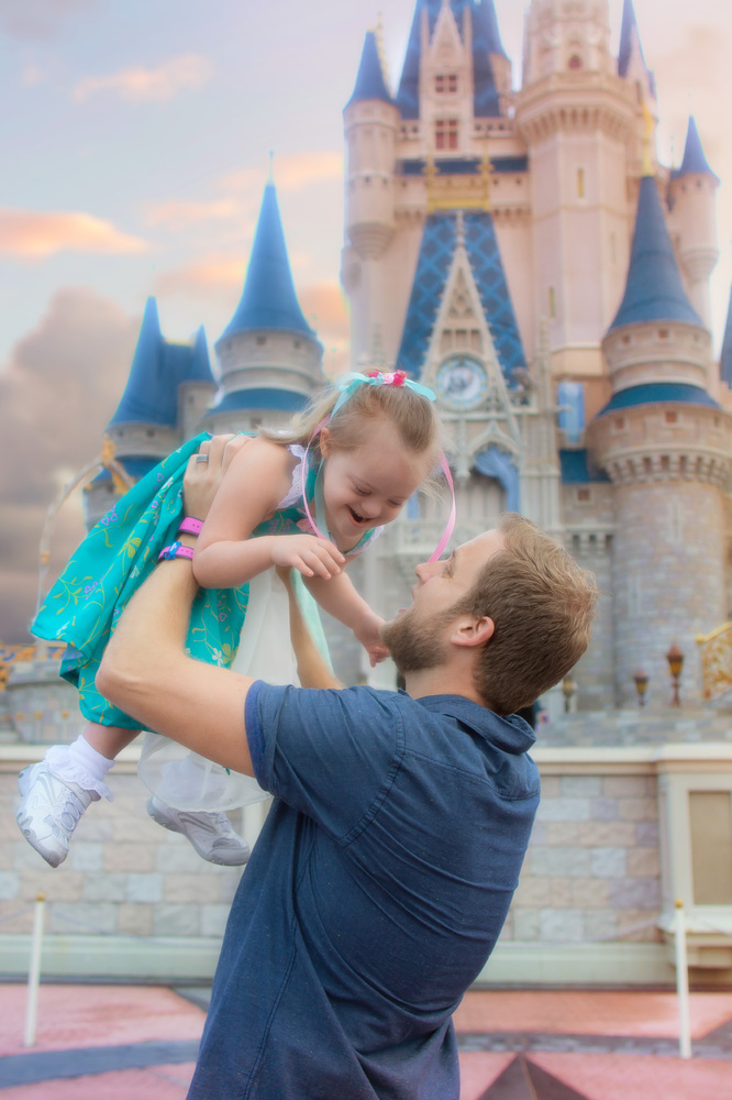 Come una Principessa Disney per Superare le Diversità: le Magiche Foto di una Bimba Speciale