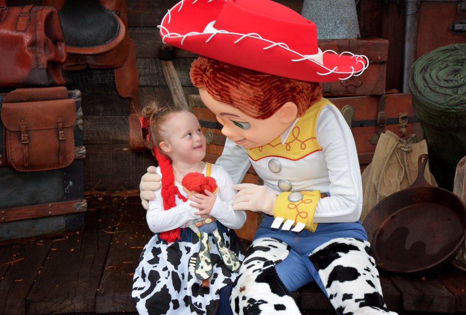 Come una Principessa Disney per Superare le Diversità: le Magiche Foto di una Bimba Speciale