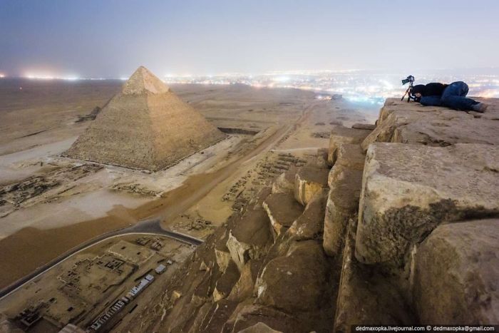 Fotografi Disposti a Tutto per una Foto: Ecco le Pose Più Divertenti