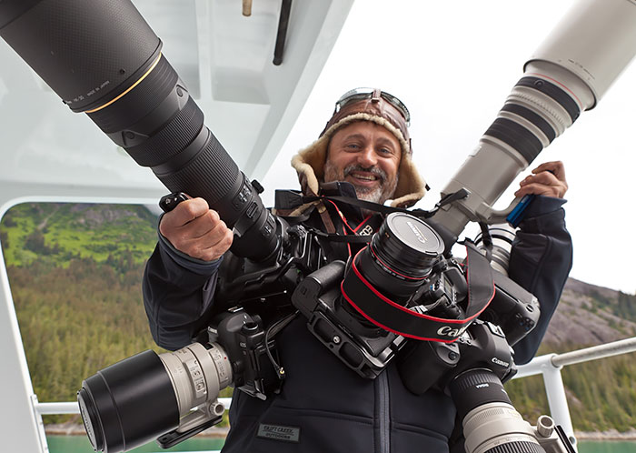 Fotografi Disposti a Tutto per una Foto: Ecco le Pose Più Divertenti