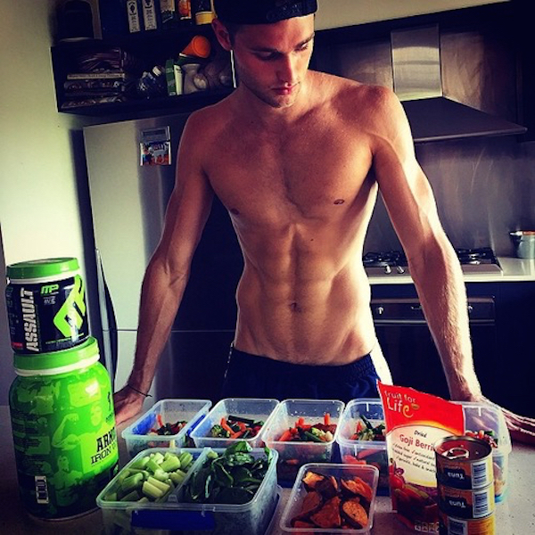 Stasera Cucino io: 17 Uomini Sexy Dietro ai Fornelli