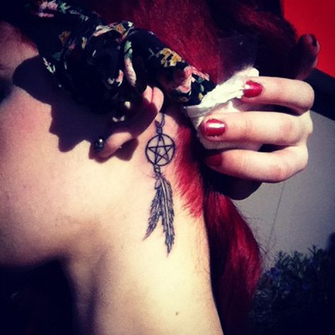 Discreti, Minimal e Sexy: 40 Idee per Tatuaggi dietro l'Orecchio