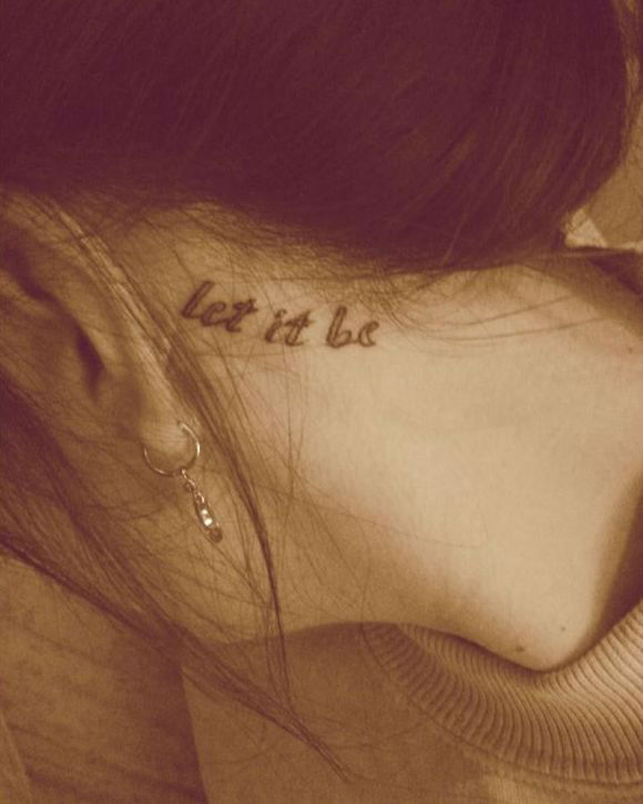Discreti, Minimal e Sexy: 40 Idee per Tatuaggi dietro l'Orecchio
