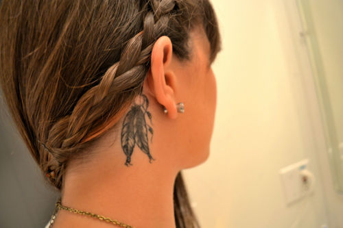 Discreti, Minimal e Sexy: 40 Idee per Tatuaggi dietro l'Orecchio