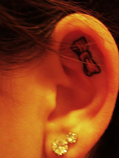 Discreti, Minimal e Sexy: 40 Idee per Tatuaggi dietro l'Orecchio