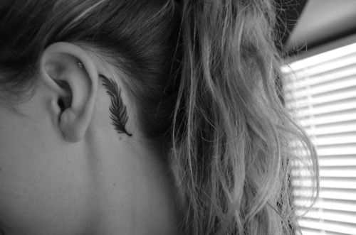 Discreti, Minimal e Sexy: 40 Idee per Tatuaggi dietro l'Orecchio