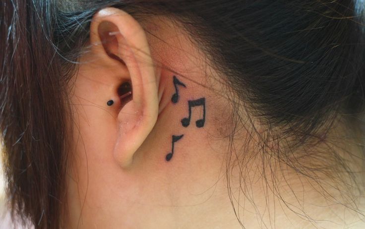 Discreti, Minimal e Sexy: 40 Idee per Tatuaggi dietro l'Orecchio