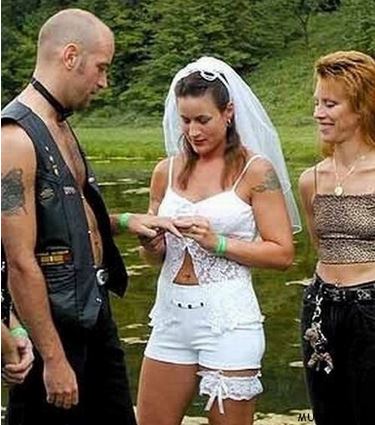 Gli Abiti da Sposa Più Brutti di Sempre che Non Vorreste Mai Indossare