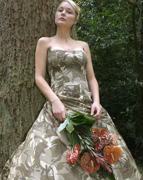 Gli Abiti da Sposa Più Brutti di Sempre che Non Vorreste Mai Indossare