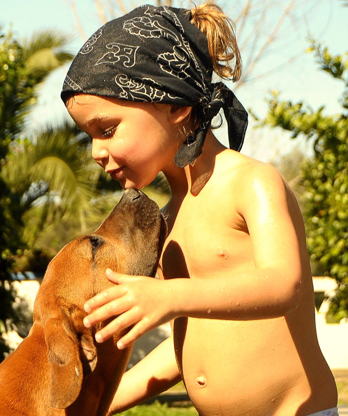 I Migliori Baby Sitter al Mondo? Sono i Cani, Eccone la Prova!