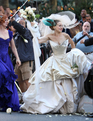 Gli Abiti da Sposa Più Strani (e alcuni anche Brutti) di Film e Serie Tv Gli Abiti da Sposa Più Strani (e alcuni anche Brutti) di Film e Serie Tv
