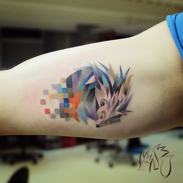 15 Magnifici Tatuaggi "Pixelati" che Sembrano Difettati