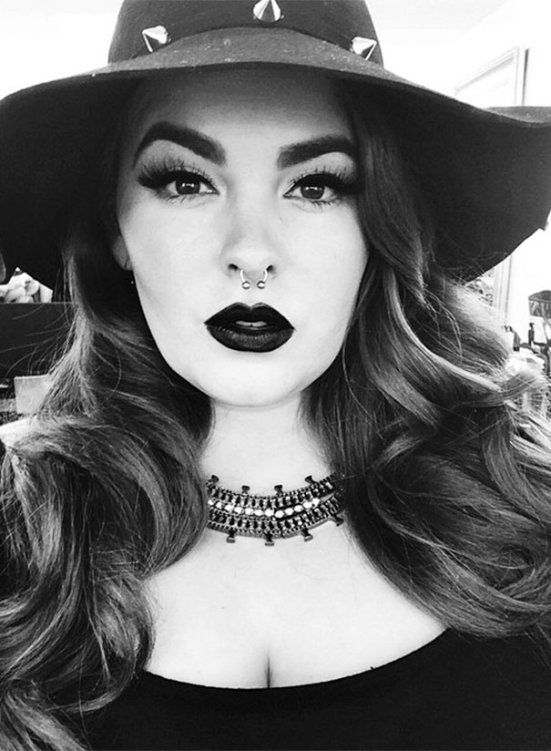 Modella Oversize Lancia una Sfida: "Vi dimostro che la Bellezza è in ogni Dimensione"
